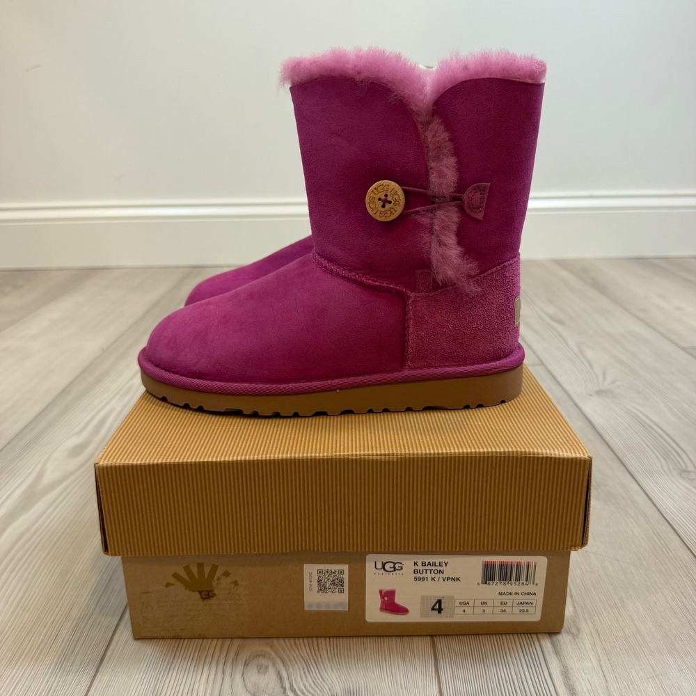 NEW UGG Australia K Bailey Button 5991 Violet Pink Suede Shearling Boot Kid Sz 4